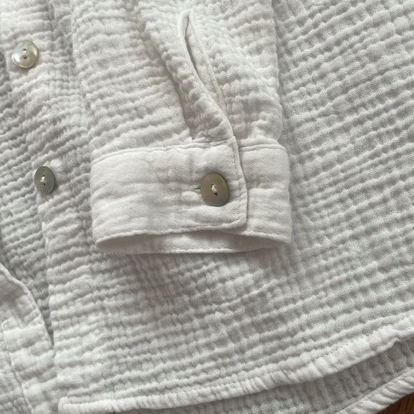 Avenu. 100% cotton button up size medium color white - Picture 4 of 6